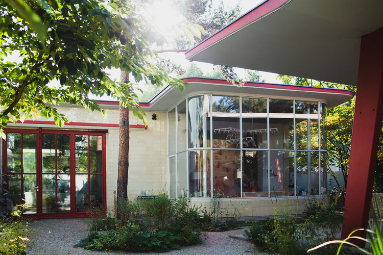 freunde-von-freunden-juerg-judin-1950s-gas-station-exterior-window.jpg