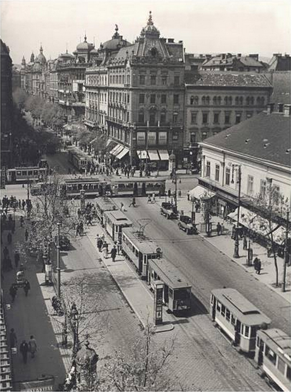 Astoria 1930as évek jobbra Vigyázó ház.jpg