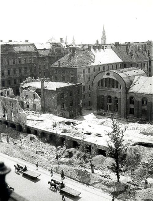 karoly_krt városháza épületeinek visszabontása.jpg