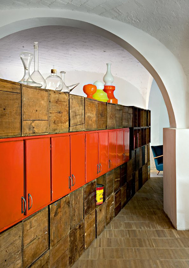 casiers-bois-parquet-meuble-orange.jpg