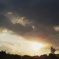 Fények a Széll Kálmàn téren
#hegyvidék #buda #naplemente #felhők #fényjáték #nap #sunset #clouds #sun