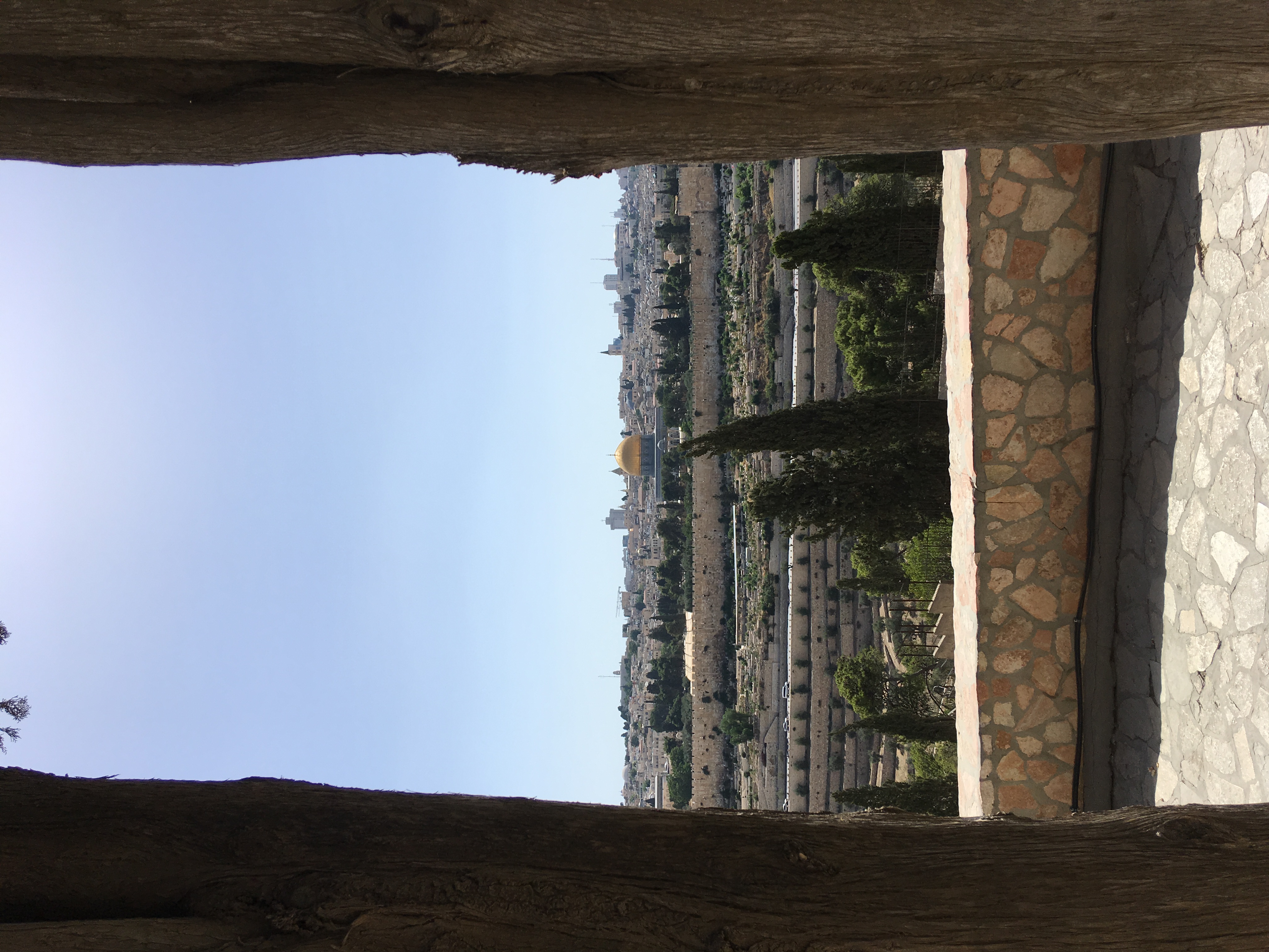 Kilátás az óvárosra Dominus Flevit (Az Úr sír) kápolna kertjéből