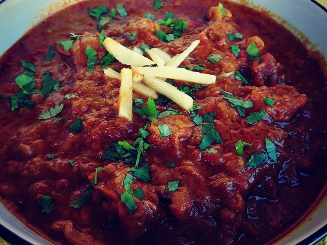 Lassan fővő bárány curry