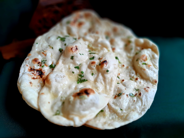 Fokhagymás naan - a lepénykenyerek királya