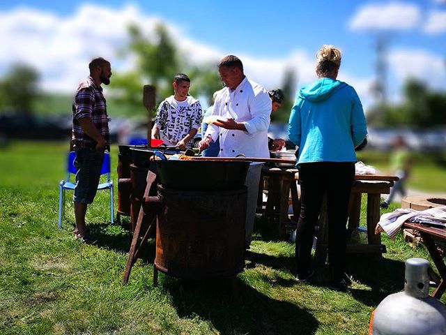 #szabadtűzi #openair #hungary #eger #gastronomy #cserépfalu #hellotourist #karltietze #birkapörkölt #pasztortarhonya #friendship #freedom #mutimiteszel