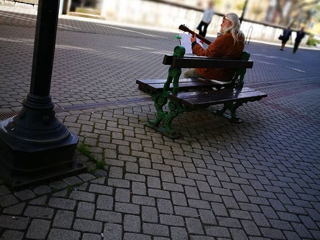 Street músic #eger #szechenyiutca #promenade #street #hobo #hippie #blues #feelings #hellotourist #hungary #karltietze