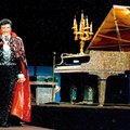 Liberace extravagáns fellépőruhái a színfalak mögött