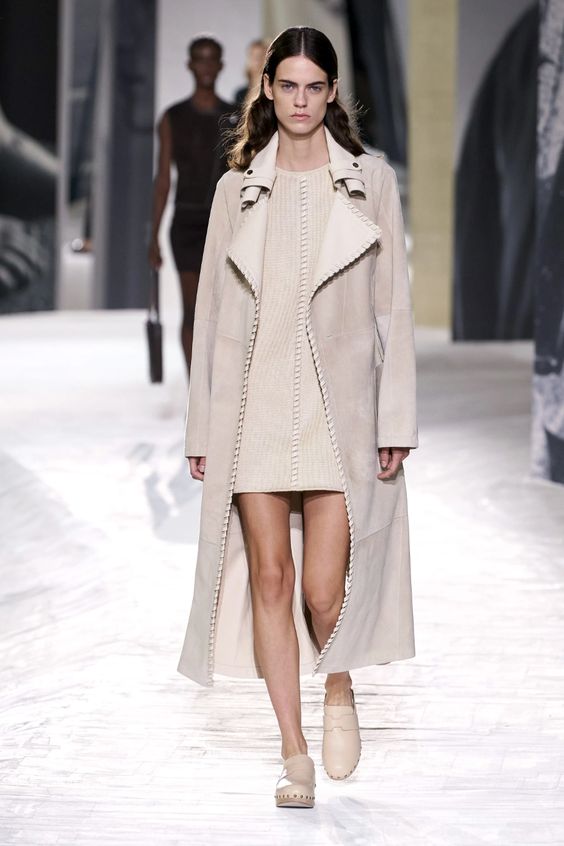 hermes_ss_2021_trench_coat.jpg