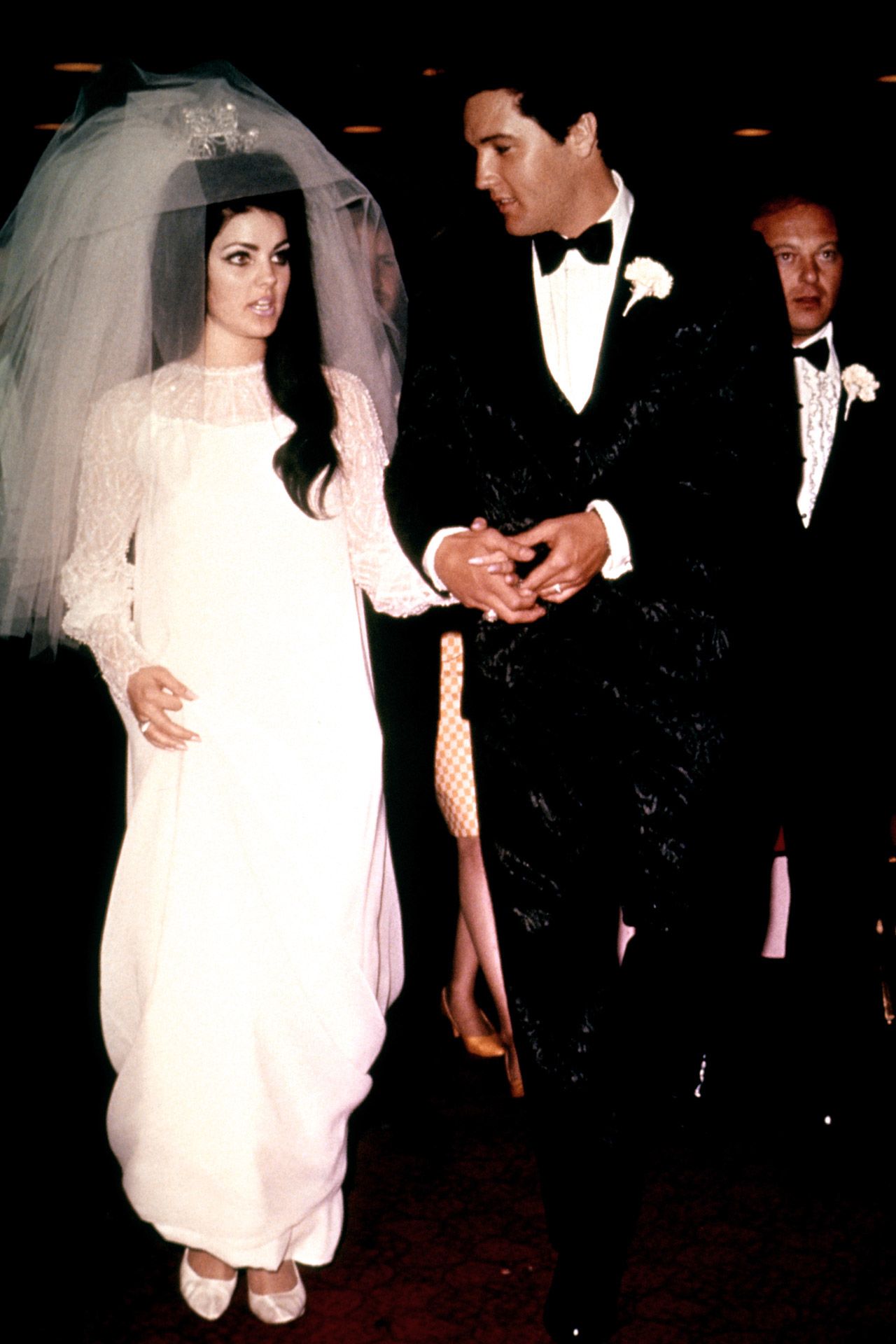 priscilla_presley_eskuvoi_ruhaja_1.jpg