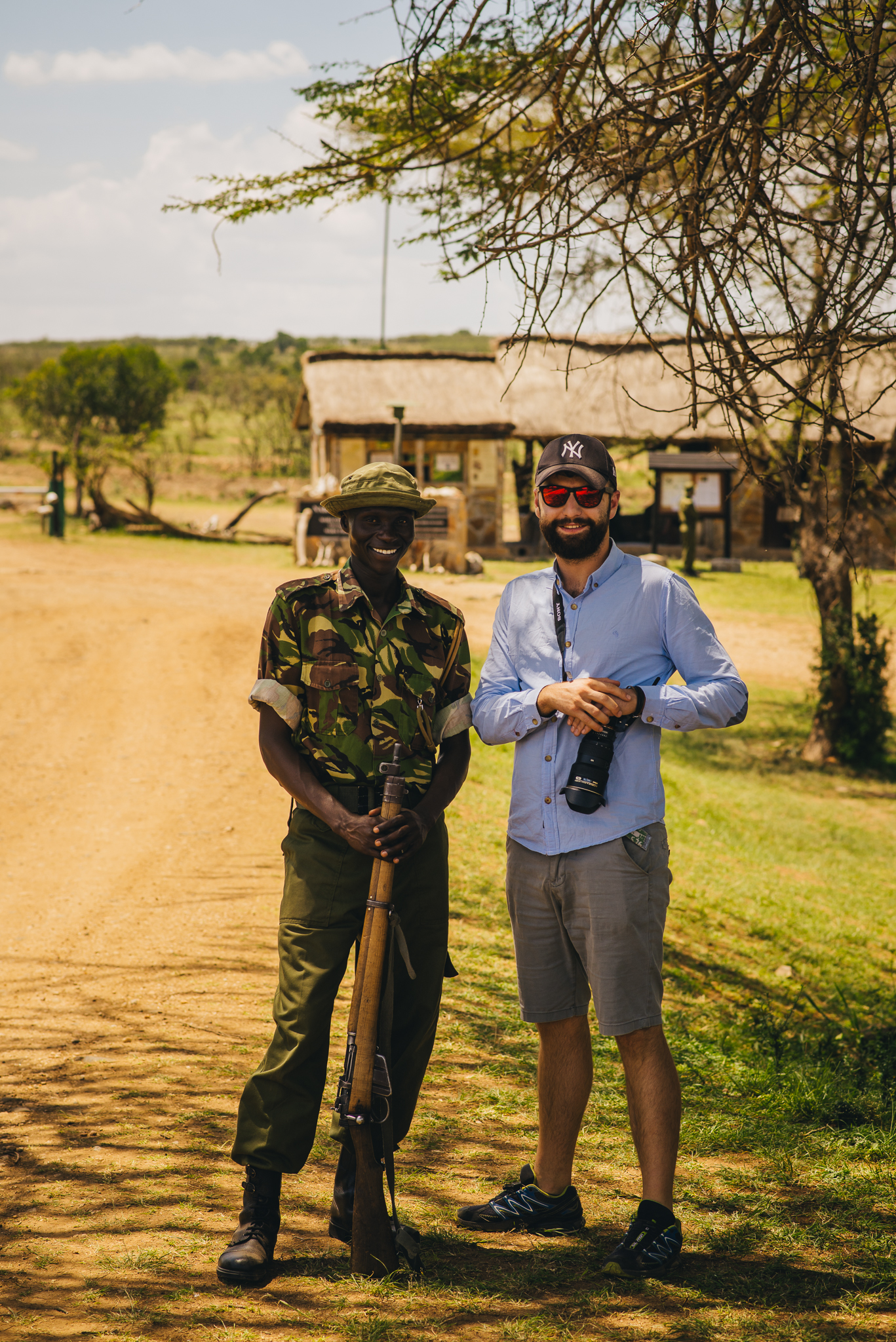 Masai Mara-i kísérőnk. Fegyveres katona nélkül a vadrezervátumba sétálni tilos. (Fotó: Mózes Tamás)