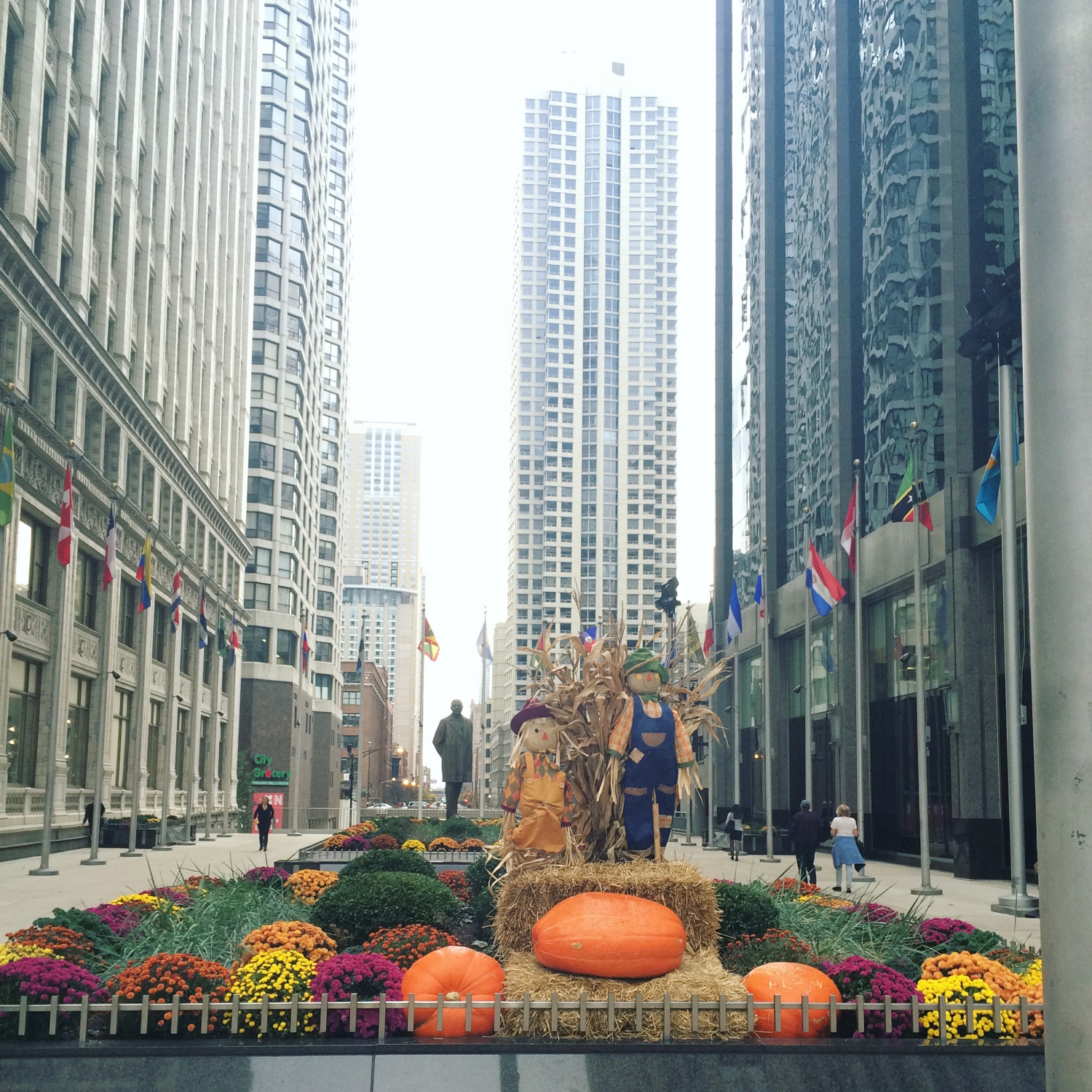Chicago mindig az aktuális évszaknak megfelelően borul virágba és díszbe. Ez a kép tavaly Halloweenkor készült. - (Fotó: Hegyes Dóra)
