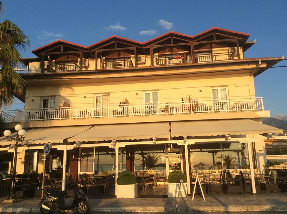 Dionisos szálloda a tengerpart felől (Fotó: Sztogi)