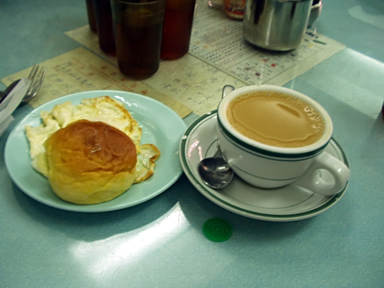 typical_breakfast_of_cha_chaan_teng_with_hong_kong_style_milk_tea.JPG