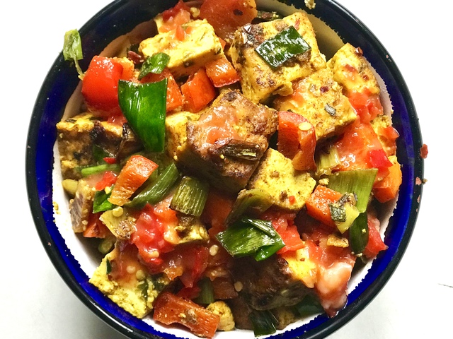 Pirított tofu édes chiliszósszal