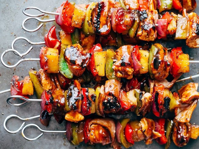 Hawaii ananászos, bacon-ös csirkenyárs