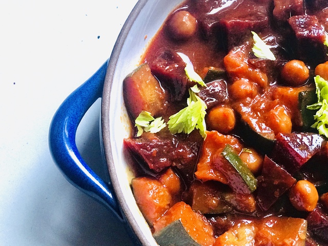 Vörös zöldség curry