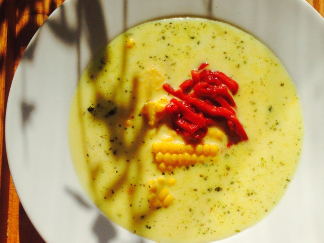 Kukoricaleves, grillezett paprika csíkokkal