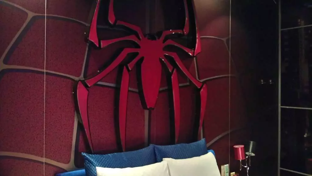 spider-man-hotel-room-building-attractions-photo-u2.jpg