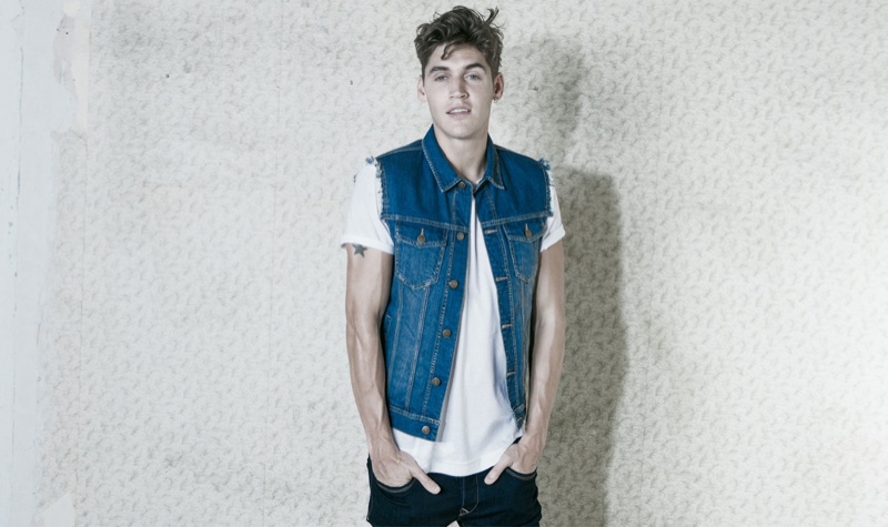 bershka-august-look-book-isaac-carew-002.jpg