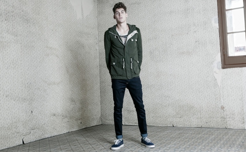 bershka-august-look-book-isaac-carew-003.jpg