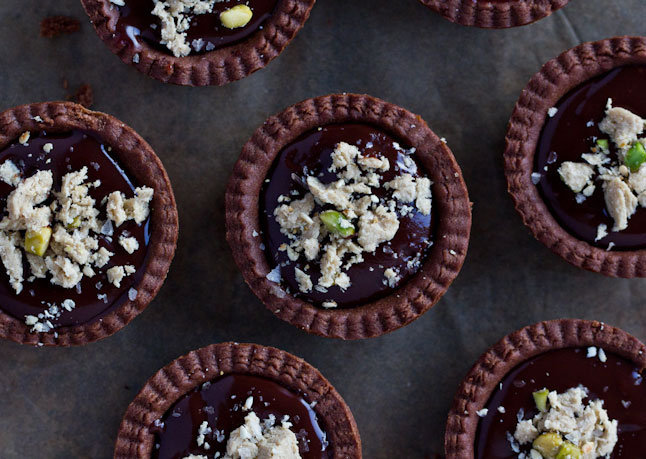 9_mini-chocolate-tarts-with-halvah-sesame-salt-646.jpg