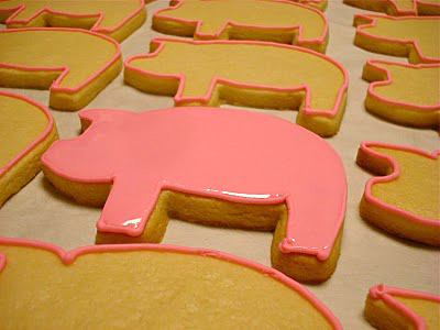 flooded-pig-cookie-in-pink-cg1-p1157.jpg