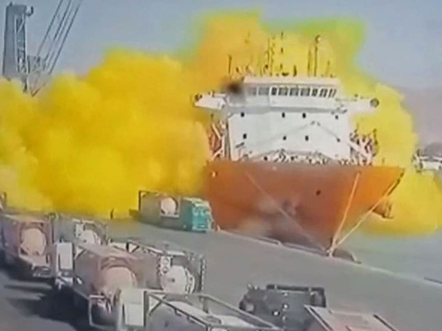 Toxic gas leak after crane drops chlorine tank at Aqaba port