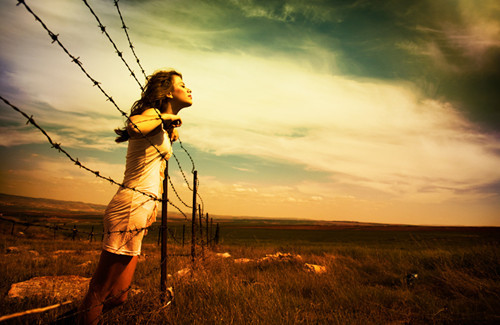 barbed-wire-freedom-girl-good-happiness-favim-com-227797.jpg