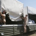 Orosz oldalon ellenőrzik az ukrán határőrök az orosz segélyszállítmányt