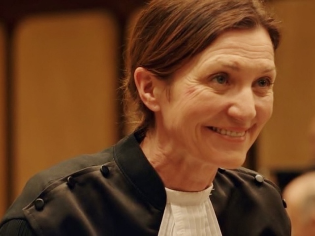 Crossing Lines - Határtalanul 3x01 - Redux
