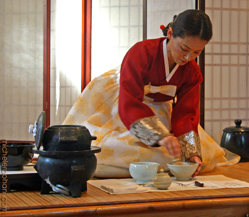 yoon-hee-kim-preparing-tea-micheleroohani_1360339924.jpg