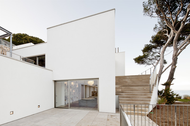 House-Costa-Brava-Jordi-Garces-Modern-Home-3.jpg