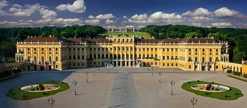 schoenbrunn_vorderansicht_800x350px.jpg