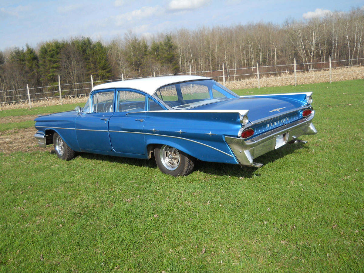 1959-Pontiac-Laurentian-003.jpg