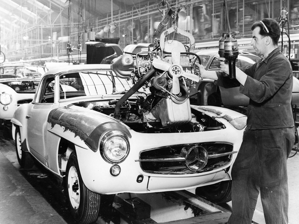 195X-Mercedes-190SL-assembly-line.jpg