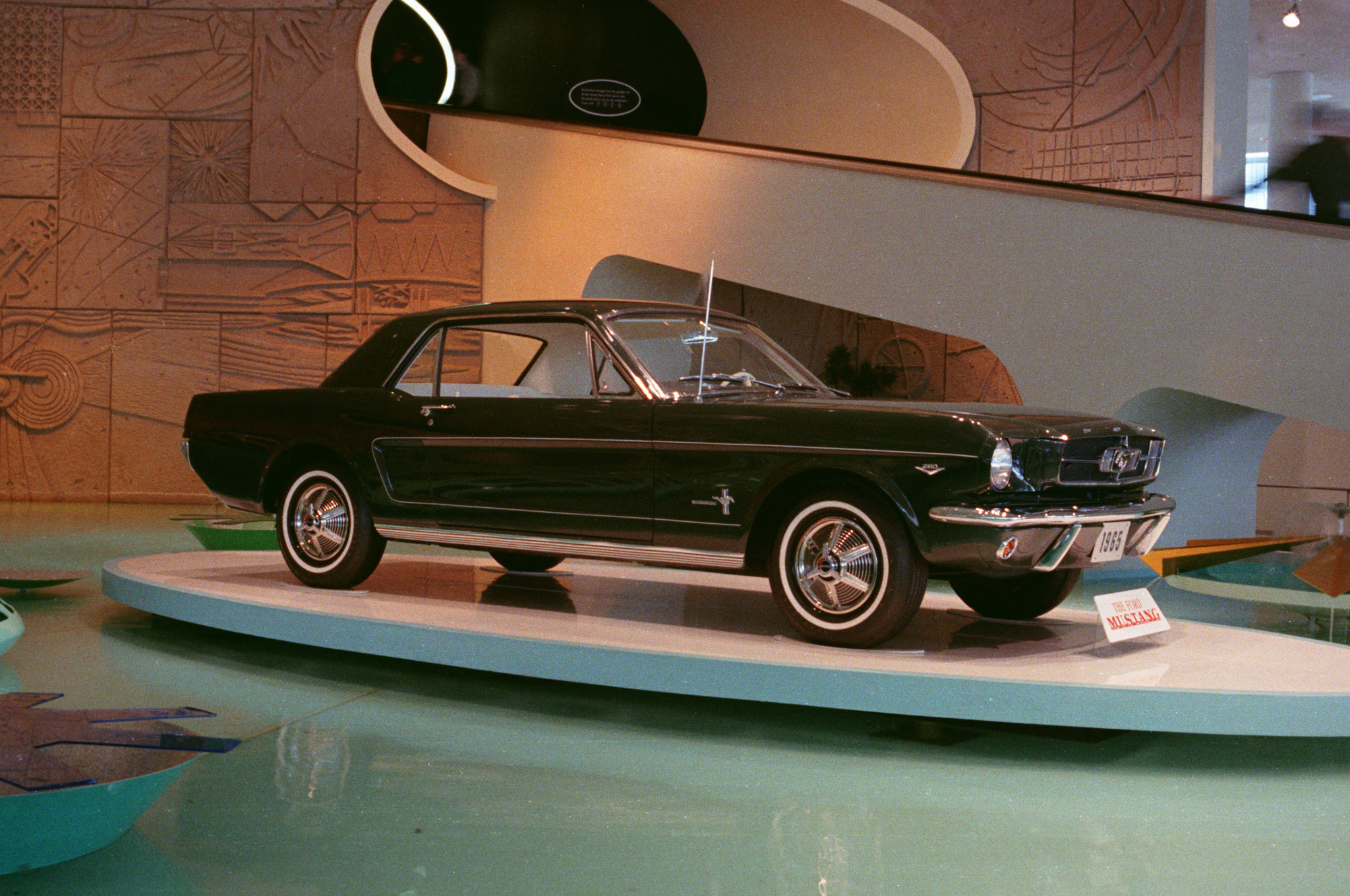 1965-Ford-Mustang-at-1964-Worlds-Fair-4.jpg