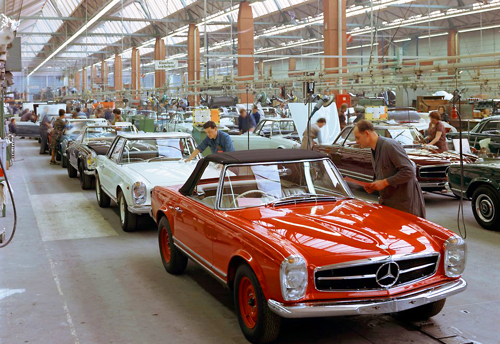 196X-Mercedes-280SL-assembly-line.jpg