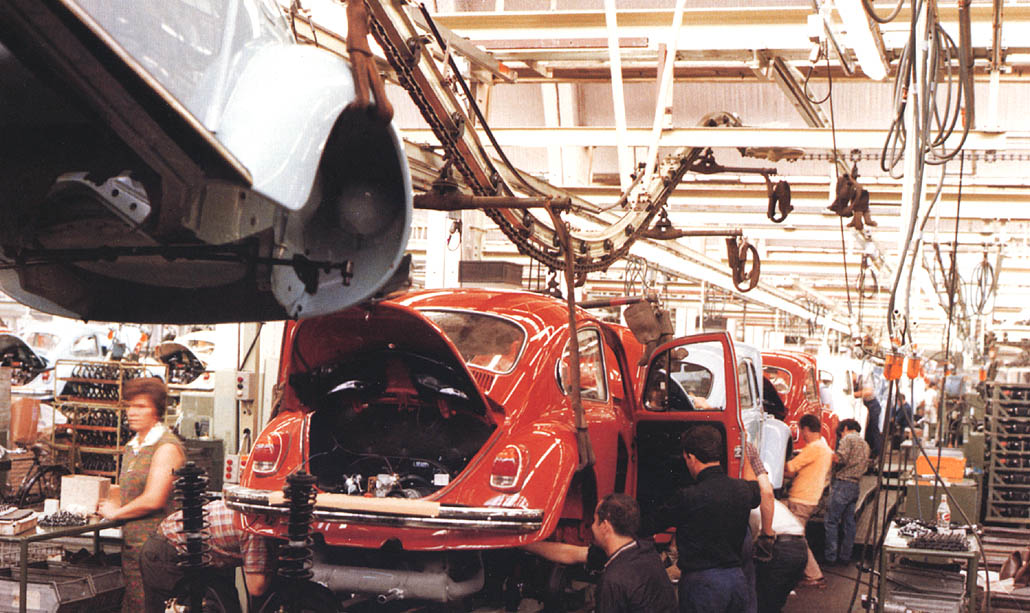 1972-VW-1302-Super-Beetle-Assembly-Line.jpg