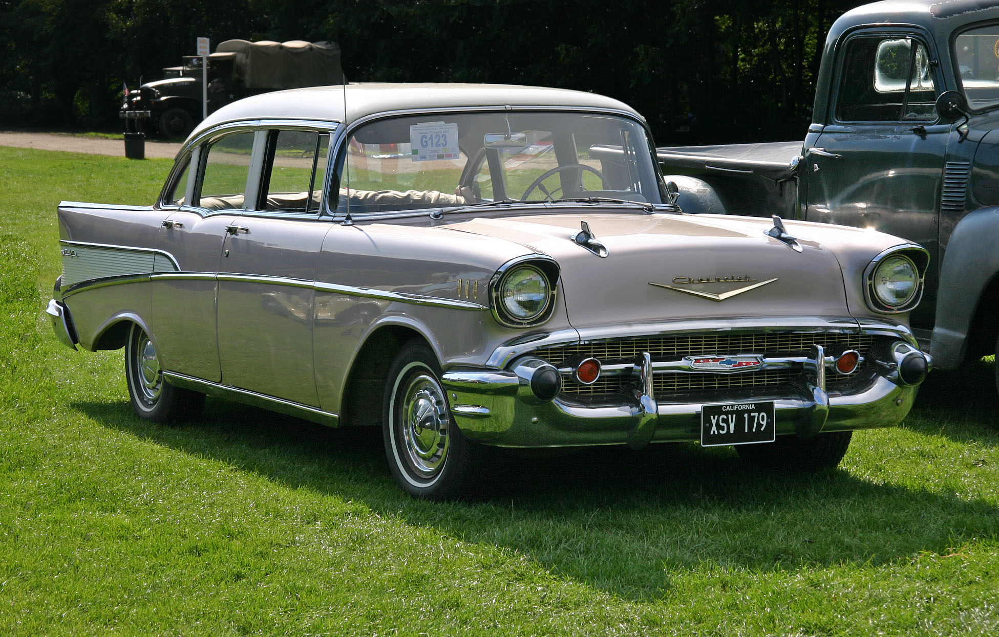 Chevrolet_Bel_Air_1957_4door_Sedan_front.jpg