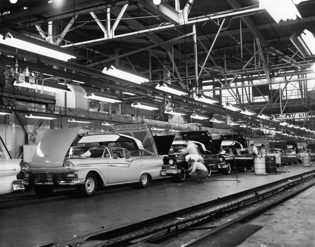 Ford-Skyliner-Assembly-Plant.jpg