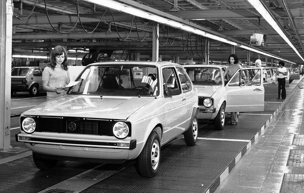 Volkswagen-Rabbit-assembly-line.jpg