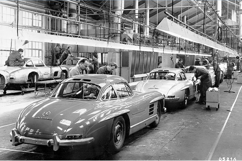 a-195X-Mercedes-300SL-assembly-line-d.jpg