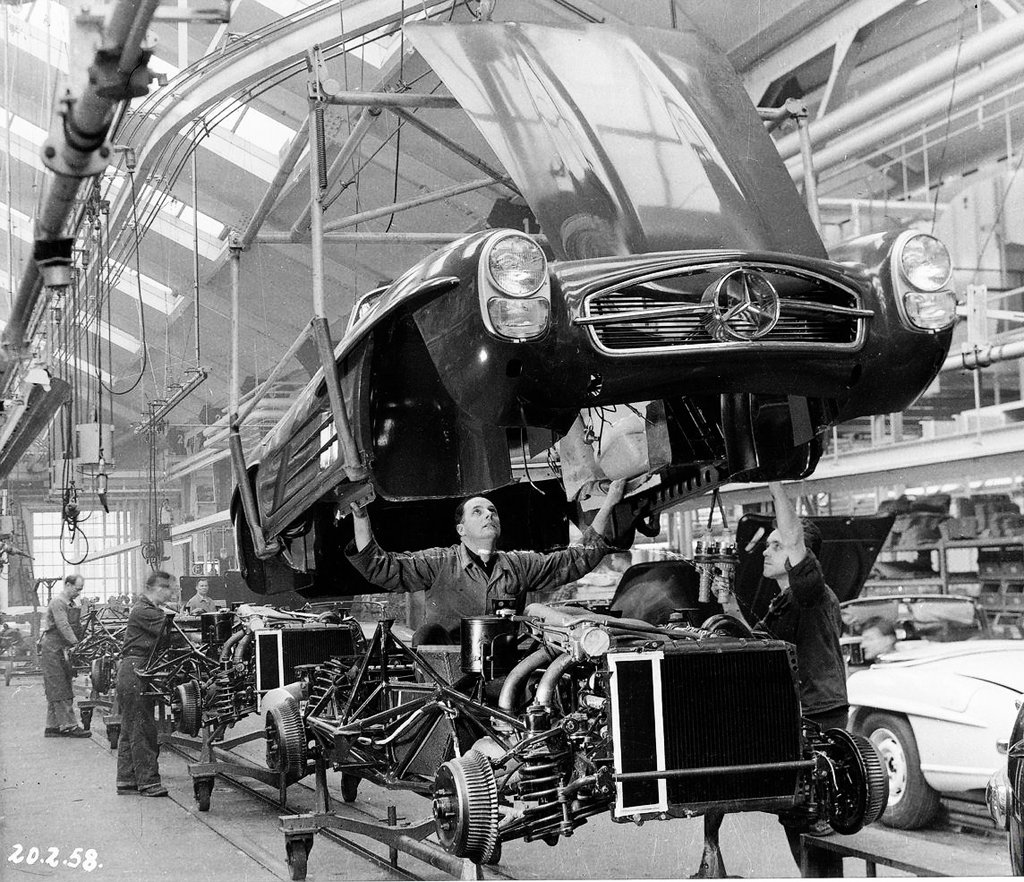 a-Mercedes-1958-Mercedes-300SL-assembly-line.jpg