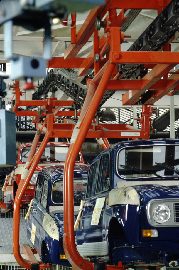 renault-4-assembly-line.jpg