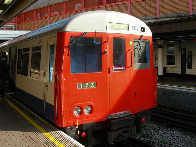 640px-LondonUnderground-AStock.jpg