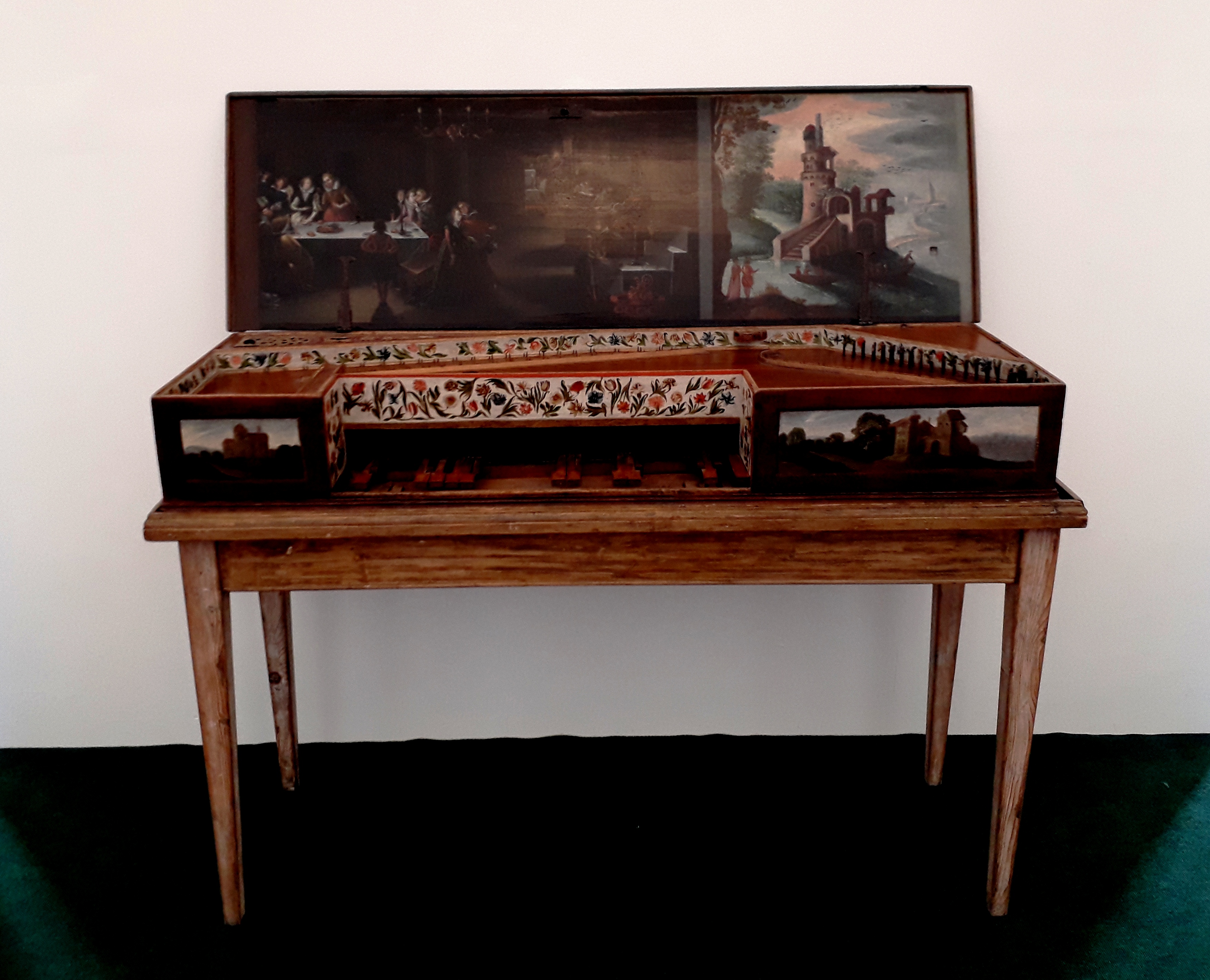 spinet.jpg