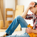 Az alváshiánytól a vérszegénységig: számos oka lehet a munkahelyi fáradtságnak