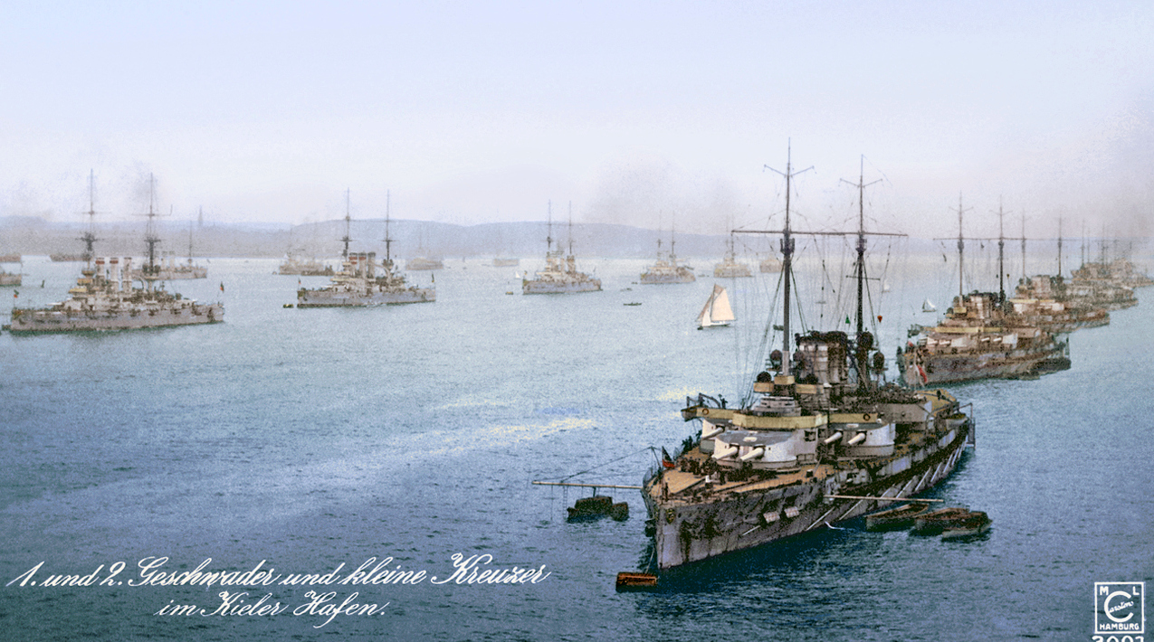 A német flotta Kielben. Elöl a Nassau osztályú csatahajók.