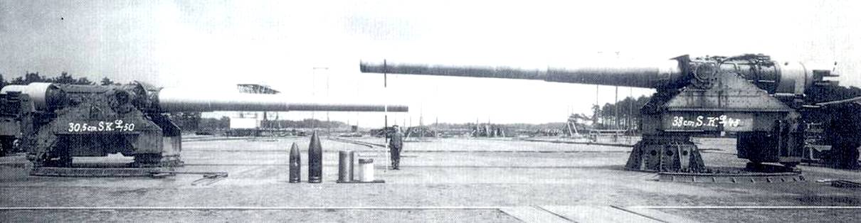 A méretek inflációja. Balra a 305 mm-es, jobbra a 380 mm-es német hajóágyú.