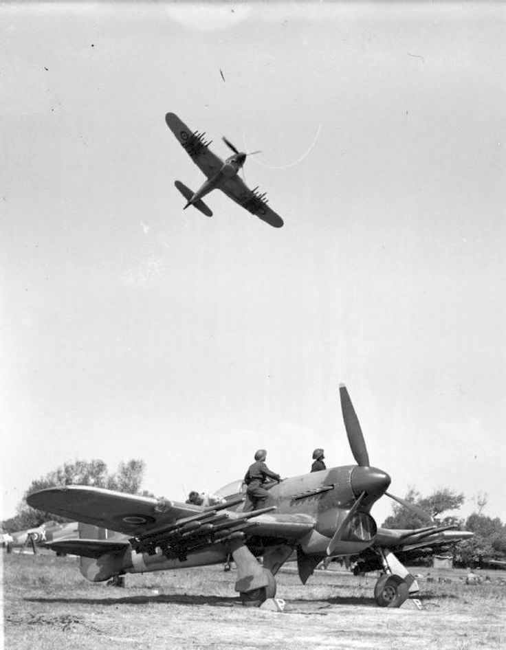 Hawker Typhoon vadászbombázók.